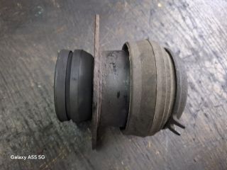 bontott VW GOLF III Motor Tartó Bak (Fém)