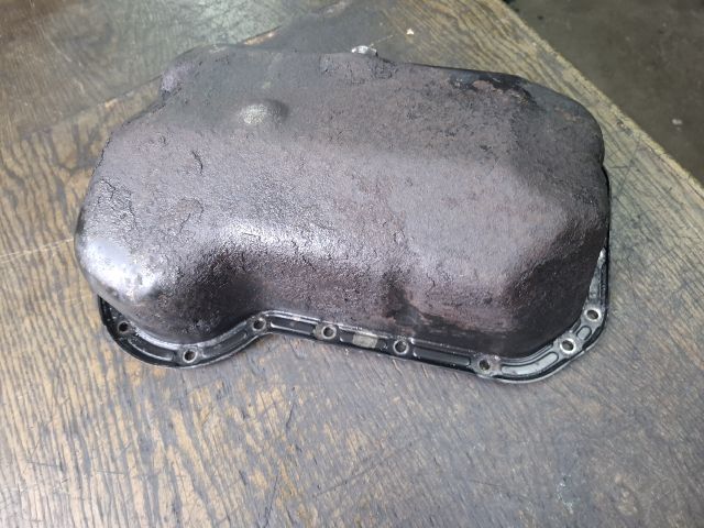 bontott VW GOLF III Olajteknő