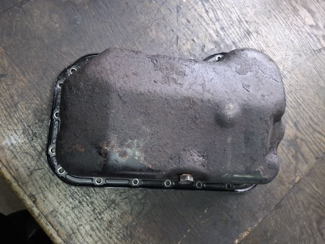 bontott VW GOLF III Olajteknő