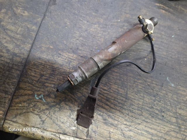 bontott VW GOLF III Porlasztó (1 db)