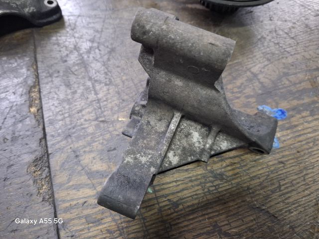 bontott VW GOLF III Szervó Tartó Bak (Magában)