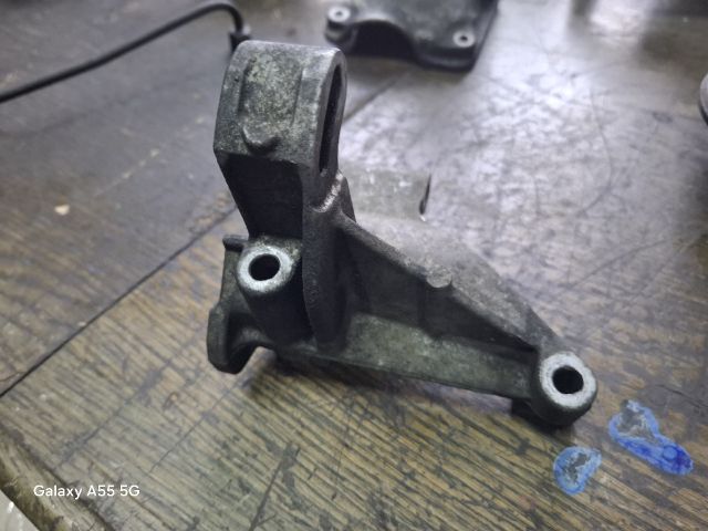 bontott VW GOLF III Szervó Tartó Bak (Magában)