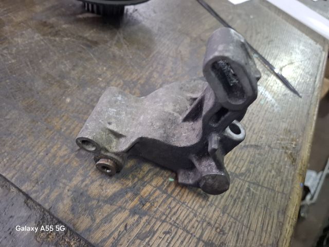 bontott VW GOLF III Szervó Tartó Bak (Magában)