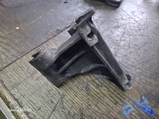 bontott VW GOLF III Szervó Tartó Bak (Magában)