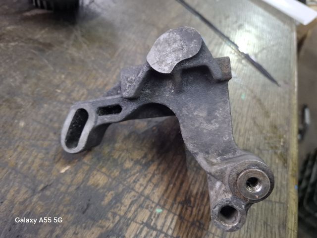 bontott VW GOLF III Szervó Tartó Bak (Magában)