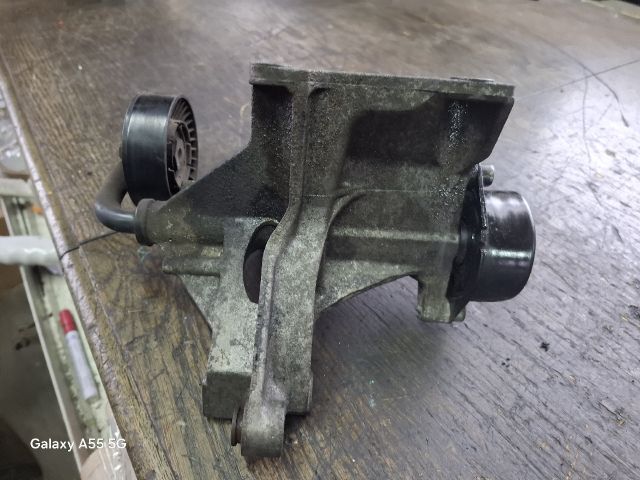 bontott VW GOLF III Szervó Tartó Bak Szíjfeszítővel