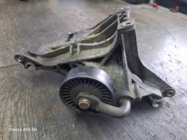 bontott VW GOLF III Szervó Tartó Bak Szíjfeszítővel