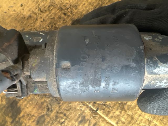 bontott VW GOLF III Önindító