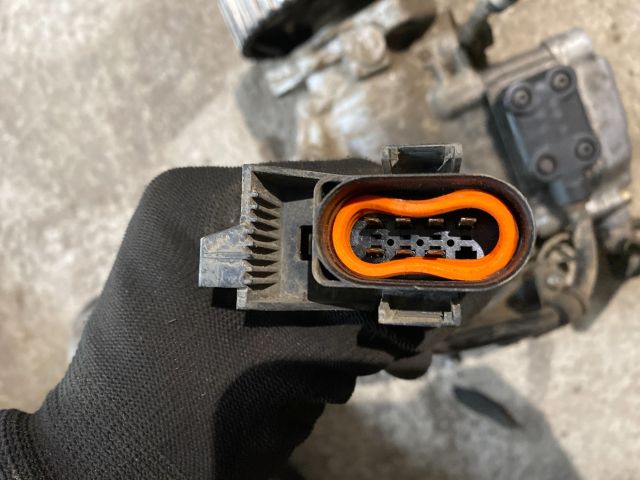 bontott VW GOLF III Adagoló