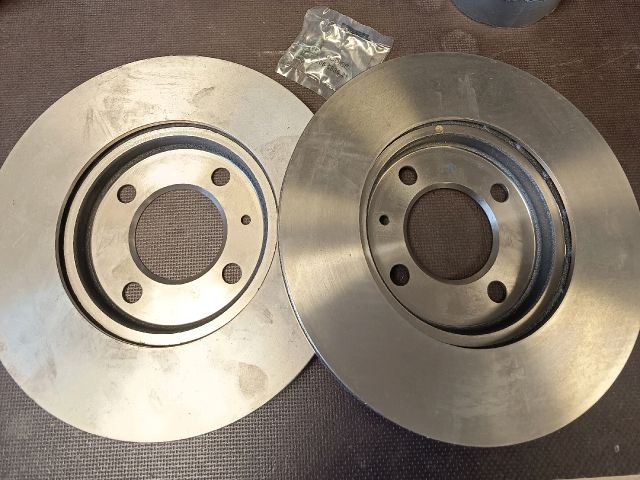 bontott VW GOLF III Első Pár Féktárcsa