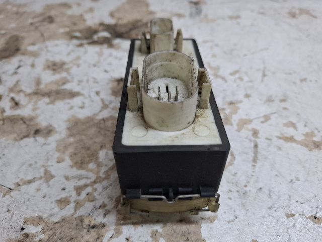 bontott VW GOLF III Hűtőventilátor Relé