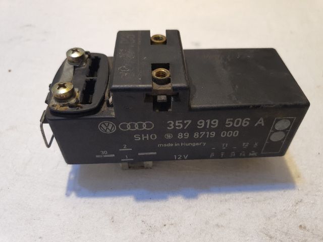 bontott VW GOLF III Hűtőventilátor Relé