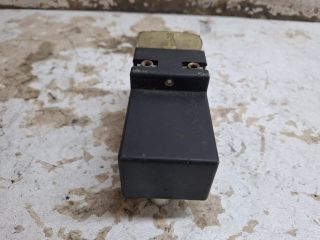 bontott VW GOLF III Hűtőventilátor Relé