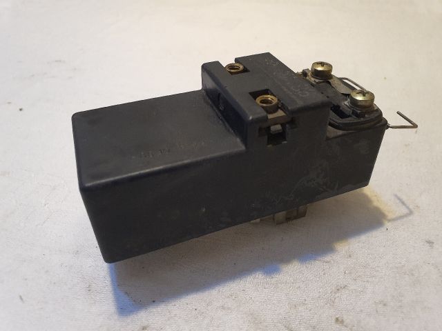 bontott VW GOLF III Hűtőventilátor Relé