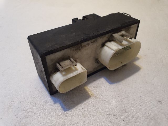 bontott VW GOLF III Hűtőventilátor Relé