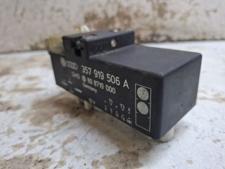 bontott VW GOLF III Hűtőventilátor Relé