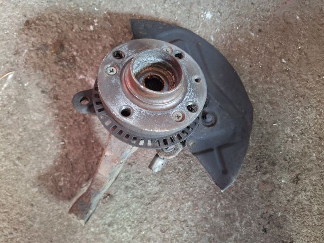 bontott VW GOLF III Jobb első Csonkállvány Kerékaggyal