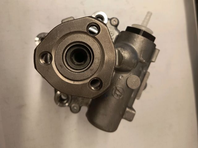 bontott VW GOLF III Kormányszervó Motor (Hidraulikus)