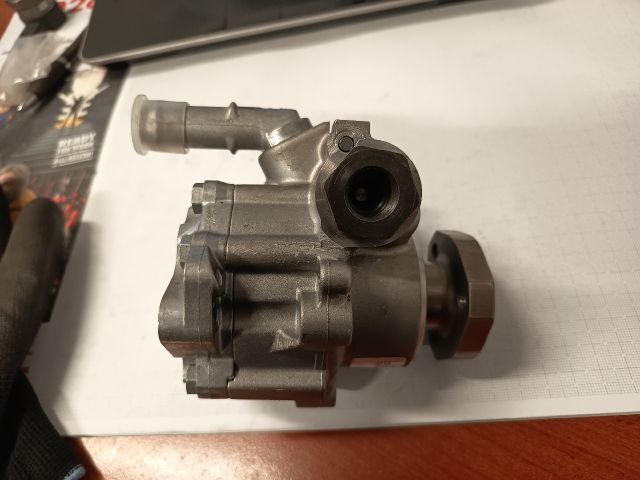 bontott VW GOLF III Kormányszervó Motor (Hidraulikus)