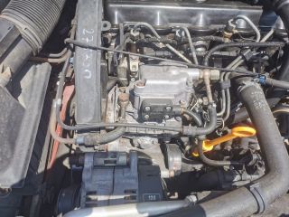 bontott VW GOLF III Motor (Fűzött blokk hengerfejjel)