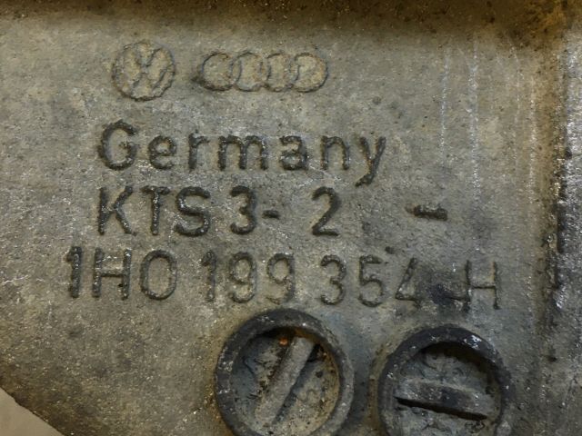 bontott VW GOLF III Motor Tartó Bak (Pozíciófüggetlen)