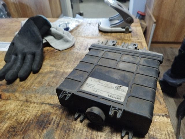 bontott VW GOLF III Motorvezérlő