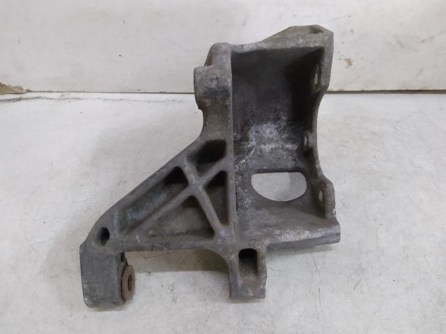 bontott VW GOLF III Szervó Tartó Bak (Magában)