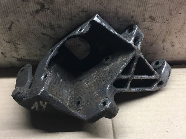 bontott VW GOLF III Szervó Tartó Bak (Magában)