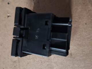 bontott VW GOLF III Ablakemelő Kapcsoló (Pozíciófüggetlen)