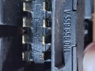 bontott VW GOLF III Ablakemelő Kapcsoló (Pozíciófüggetlen)