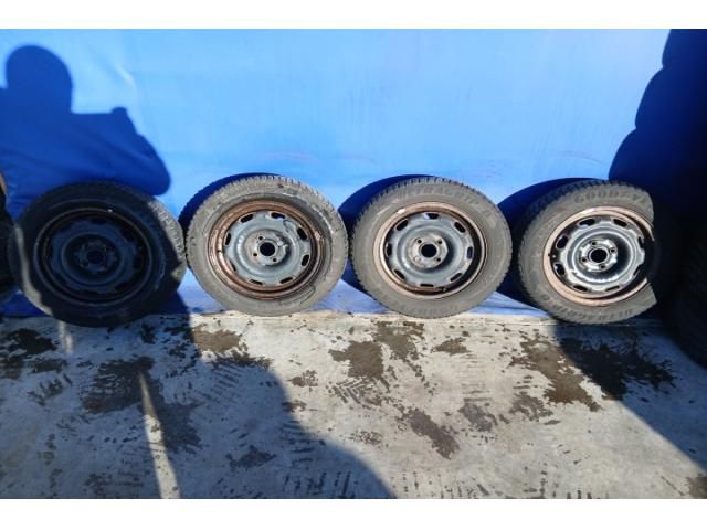 bontott VW GOLF III Acélfelni Szett Gumival