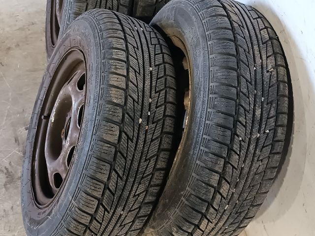 bontott VW GOLF III Acélfelni Szett Gumival