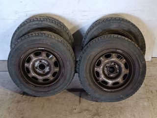 bontott VW GOLF III Acélfelni Szett Gumival