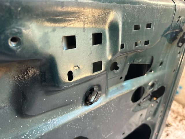 bontott VW GOLF III Bal első Ajtó (Üres lemez)