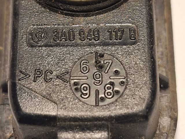 bontott VW GOLF III Bal első Sárvédő Irányjelző