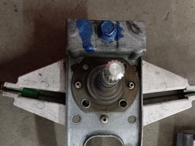 bontott VW GOLF III Bal hátsó Ablakemelő Szerkezet (Mechanikus)