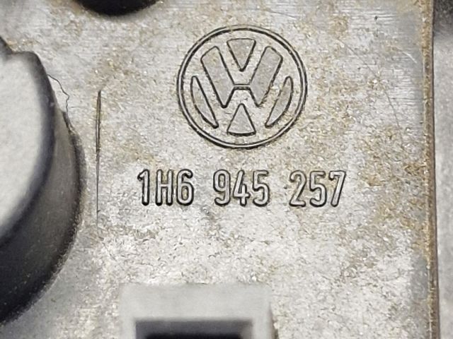 bontott VW GOLF III Bal Hátsó Lámpa Foglalat