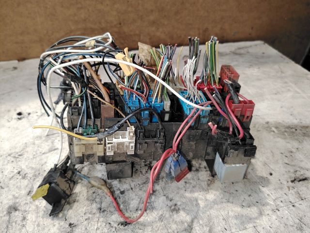 bontott VW GOLF III Biztosítéktábla Utastér