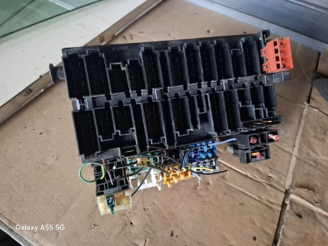 bontott VW GOLF III Biztosítéktábla Utastér