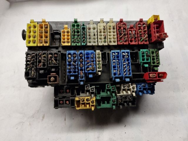 bontott VW GOLF III Biztosítéktábla Utastér