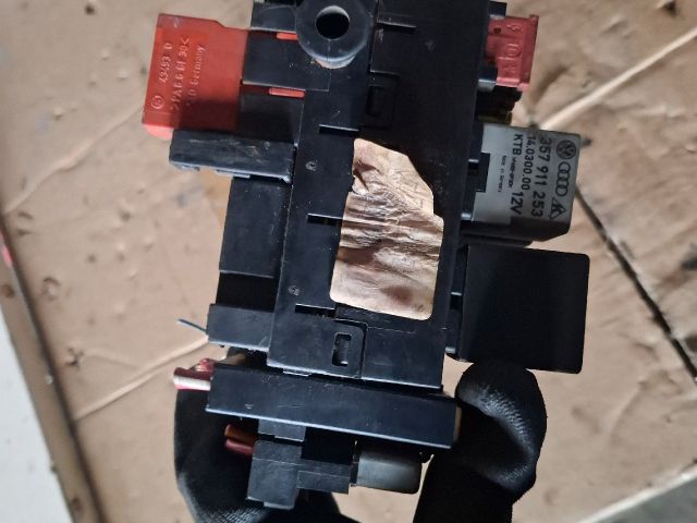 bontott VW GOLF III Biztosítéktábla Utastér