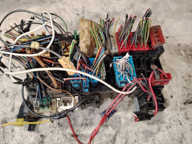 bontott VW GOLF III Biztosítéktábla Utastér