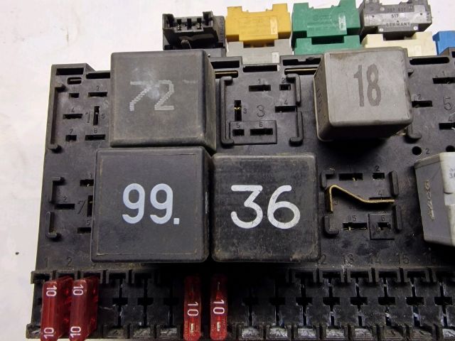 bontott VW GOLF III Biztosítéktábla Utastér