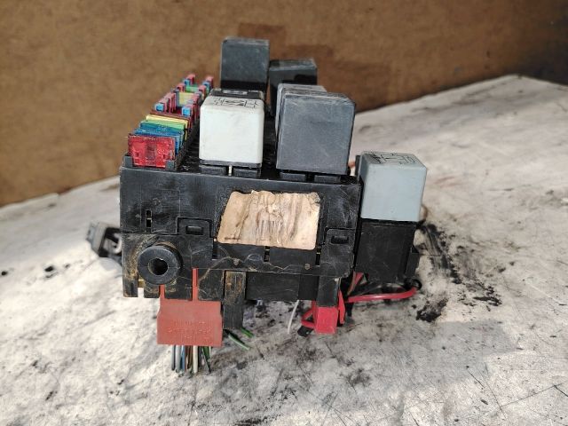 bontott VW GOLF III Biztosítéktábla Utastér