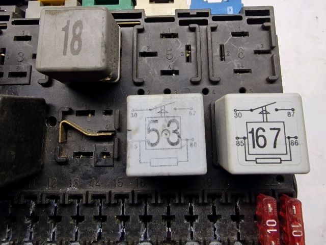 bontott VW GOLF III Biztosítéktábla Utastér