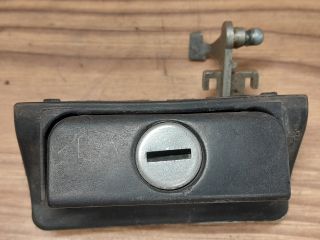 bontott VW GOLF III Csomagtér Nyitó Kar / Gomb