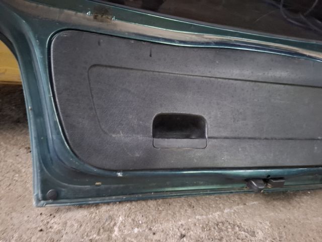 bontott VW GOLF III Csomagtérajtó (Részeivel)