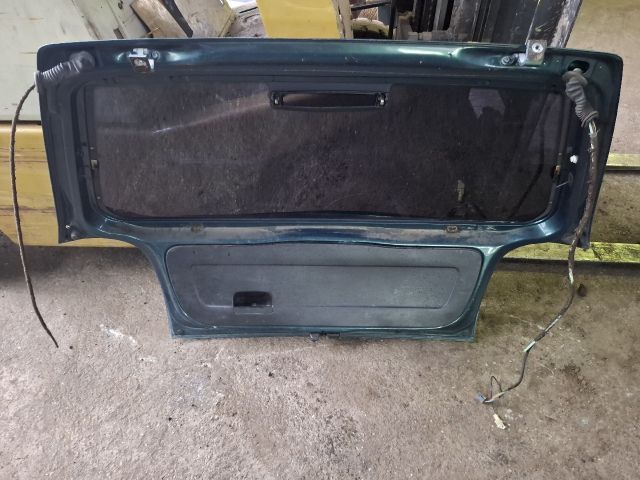 bontott VW GOLF III Csomagtérajtó (Részeivel)