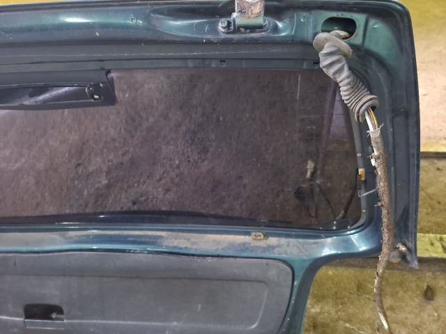 bontott VW GOLF III Csomagtérajtó (Részeivel)