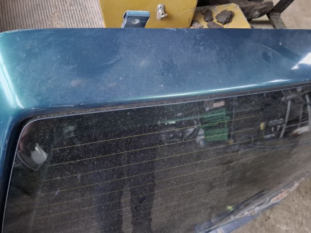 bontott VW GOLF III Csomagtérajtó (Részeivel)